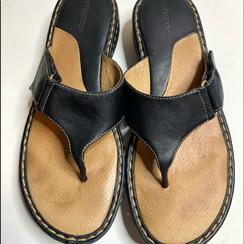Softspots black leather thong sandals size 7